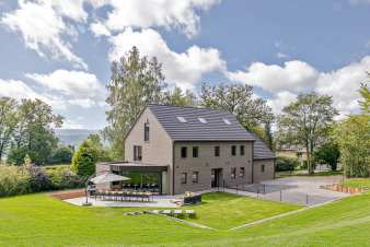 Maison de vacances contemporaine 4* en bordure de fort pour 14 personnes,  louer en Ardenne (Malmedy)