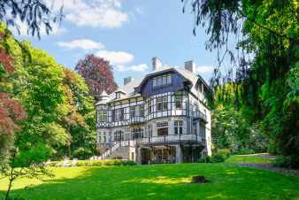 Villa de vacances de luxe 4 toiles  Spa pour 26 personnes en Ardenne